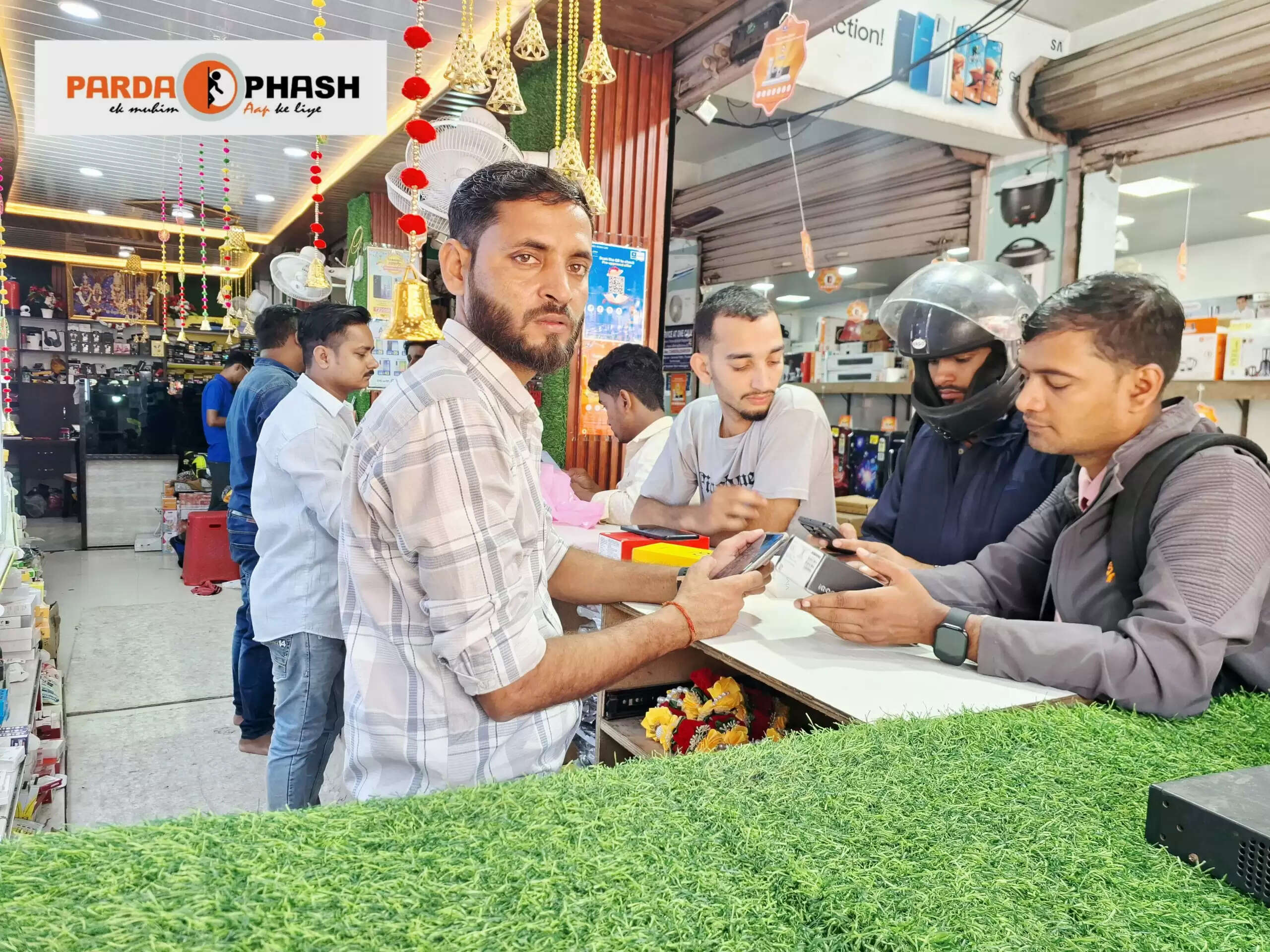 धनतेरस पर बाजारों में छाई रौनक, ग्राहकों की उमड़ी भीड़