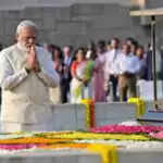 पीएम मोदी ने महात्मा गांधी की जयंती पर श्रद्धांजलि अर्पित की