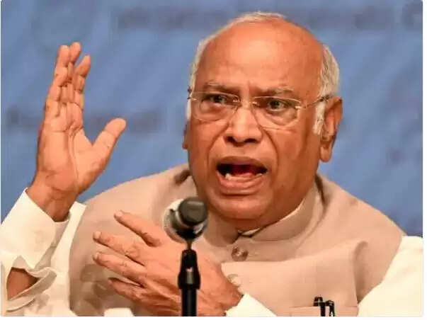 क्या चुनाव आयोग भाजपा का बैक ऑफिस बन गया है? मल्लिकार्जुन खड़गे का सवाल