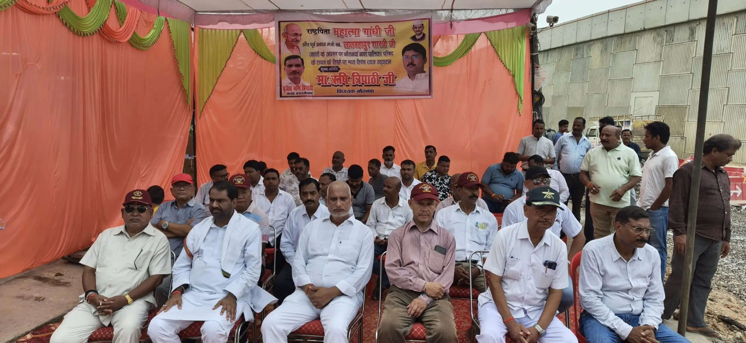 नौतनवा में 105 फीट ऊंचा तिरंगा फहराया गया, देशभक्ति का नया प्रतीक