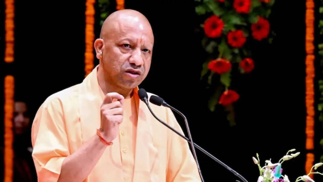 योगी आदित्यनाथ की कैबिनेट बैठक में 18 विकास प्रस्तावों पर लगी मुहर, छात्राओं को मिलेगी फ्री स्कूटी