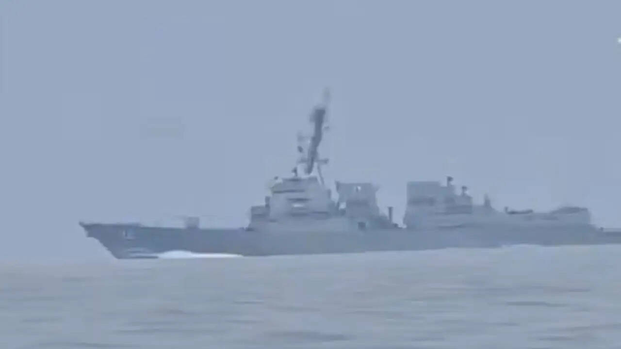 ईरान के सामने अमेरिका की नौसेना की चुनौती: होर्मुज की खाड़ी में तनाव