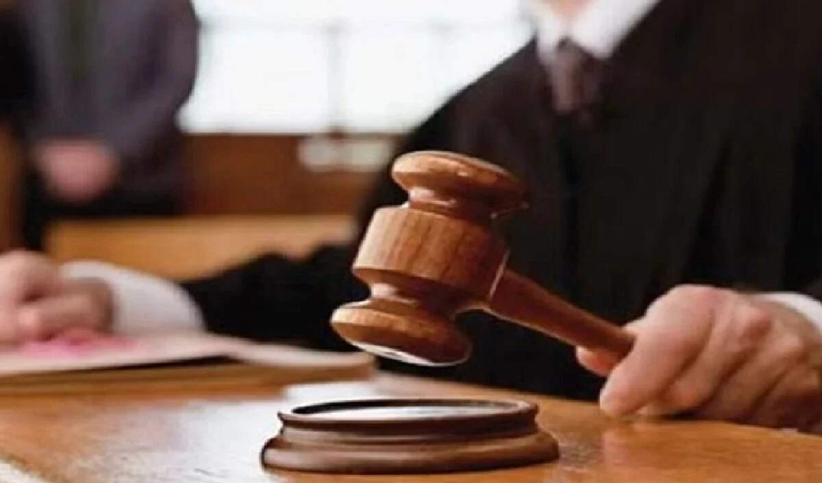 अमेरिकी अदालत ने संघीय कर्मचारियों की कटौती पर रोक लगाने से किया इनकार