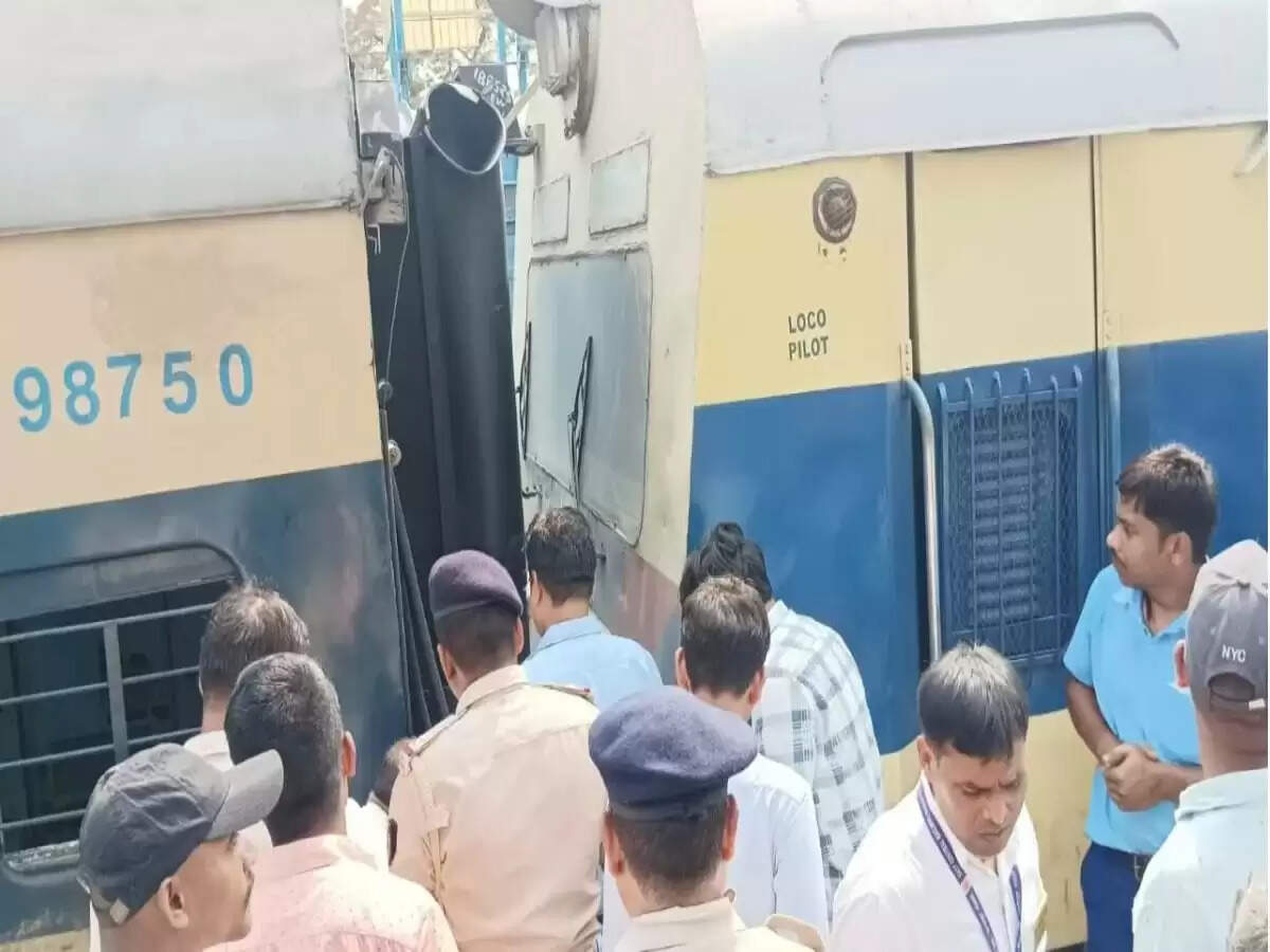 बिहार में ट्रेन के कोचों के बीच धुआं निकलने से यात्रियों में हड़कंप