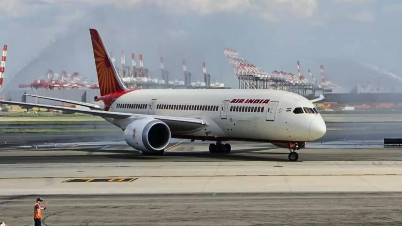 Air India Express की उड़ान में तकनीकी समस्या: कोच्चि में आपात लैंडिंग