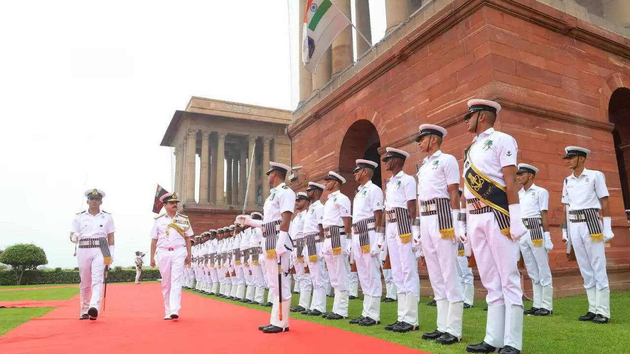 भारत की नौसेना में नई ऊर्जा: वाइस एडमिरल संजय वात्स्यायन का पदभार ग्रहण