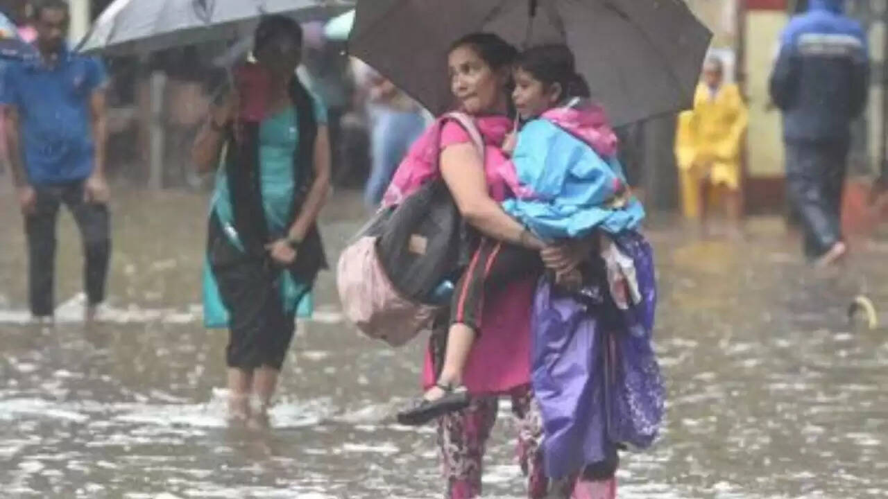 भारत में मानसून का कहर: दिल्ली, उत्तर प्रदेश और राजस्थान में भारी बारिश