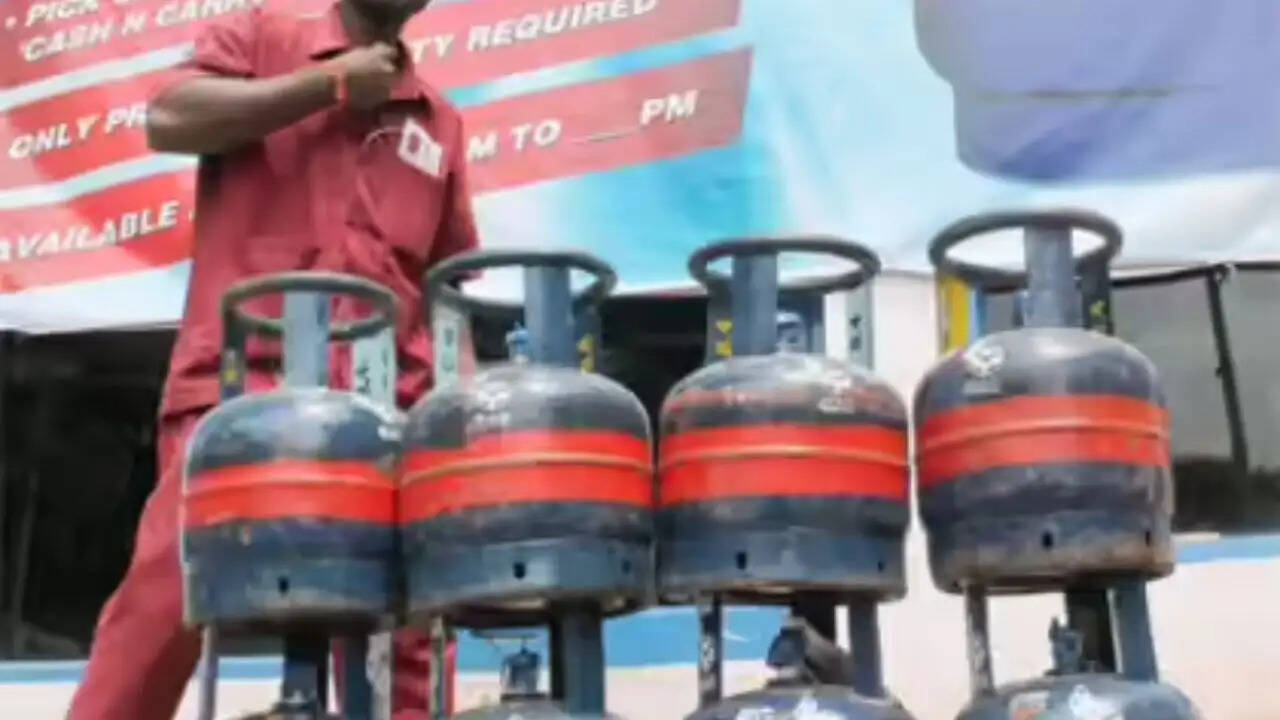 महंगाई का नया झटका: 5 किलो LPG सिलेंडर की कीमत में भारी बढ़ोतरी