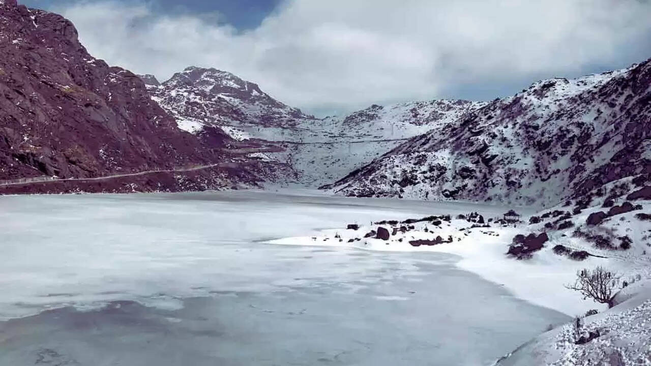 हिमालय में बर्फबारी की कमी: जल संकट और कृषि पर गंभीर प्रभाव