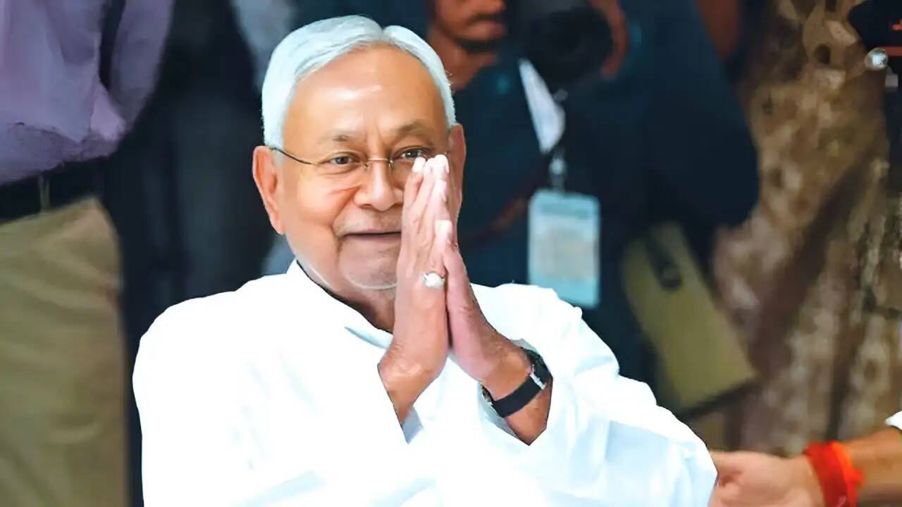 बिहार की राजनीति में हलचल: नीतीश कुमार ने विधान परिषद से दिया इस्तीफा, क्या छोड़ेंगे मुख्यमंत्री पद?