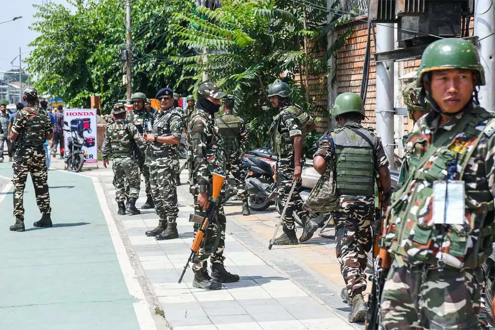 पांच अगस्त: अटकलों के बीच शांति का दिन