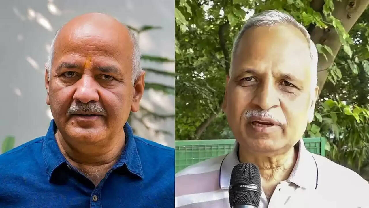 दिल्ली स्कूलों में क्लासरूम निर्माण घोटाला: मनीष सिसोदिया और सत्येंद्र जैन को समन