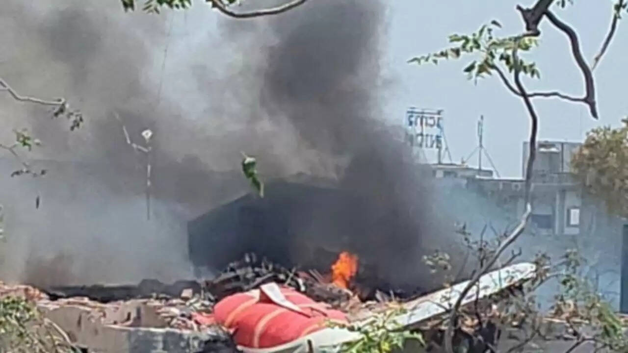 अहमदाबाद में एयर इंडिया का विमान हादसा: तकनीकी खराबी के कारण हुआ दुर्घटना