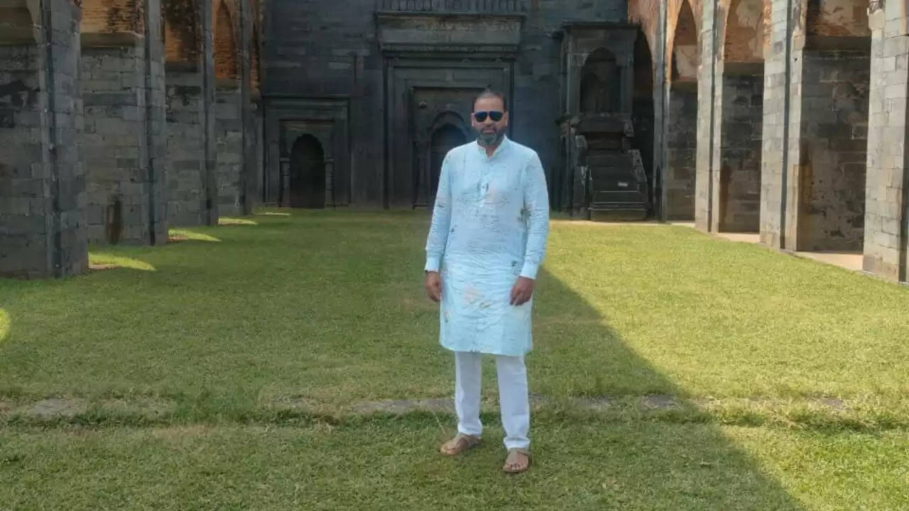 यूसुफ पठान का अदीना मस्जिद दौरा: मंदिर या मस्जिद का विवाद फिर से गरमाया