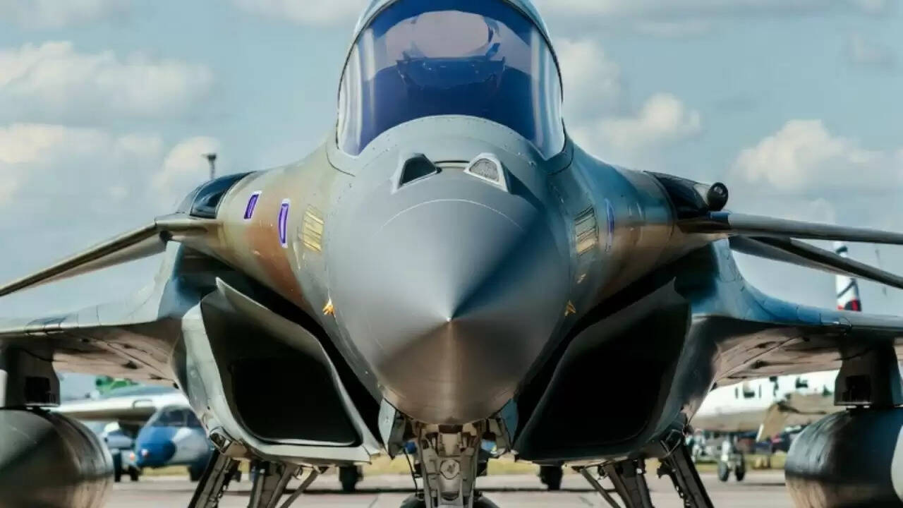 ग्रीस और तुर्की के बीच हवाई शक्ति की नई प्रतिस्पर्धा: राफेल और यूरोफाइटर की खरीद