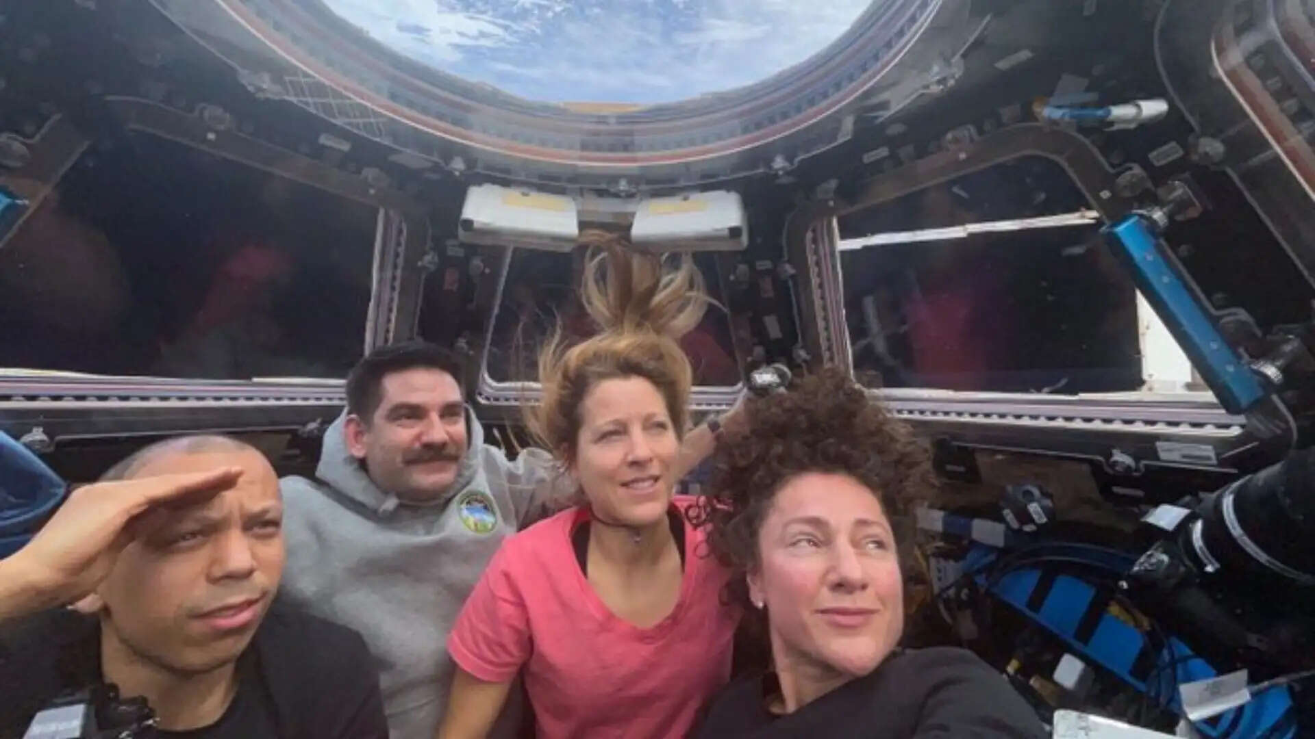 नासा का आर्टेमिस 2 मिशन: चांद पर यात्रा के बाद सुरक्षित लौटे अंतरिक्ष यात्री