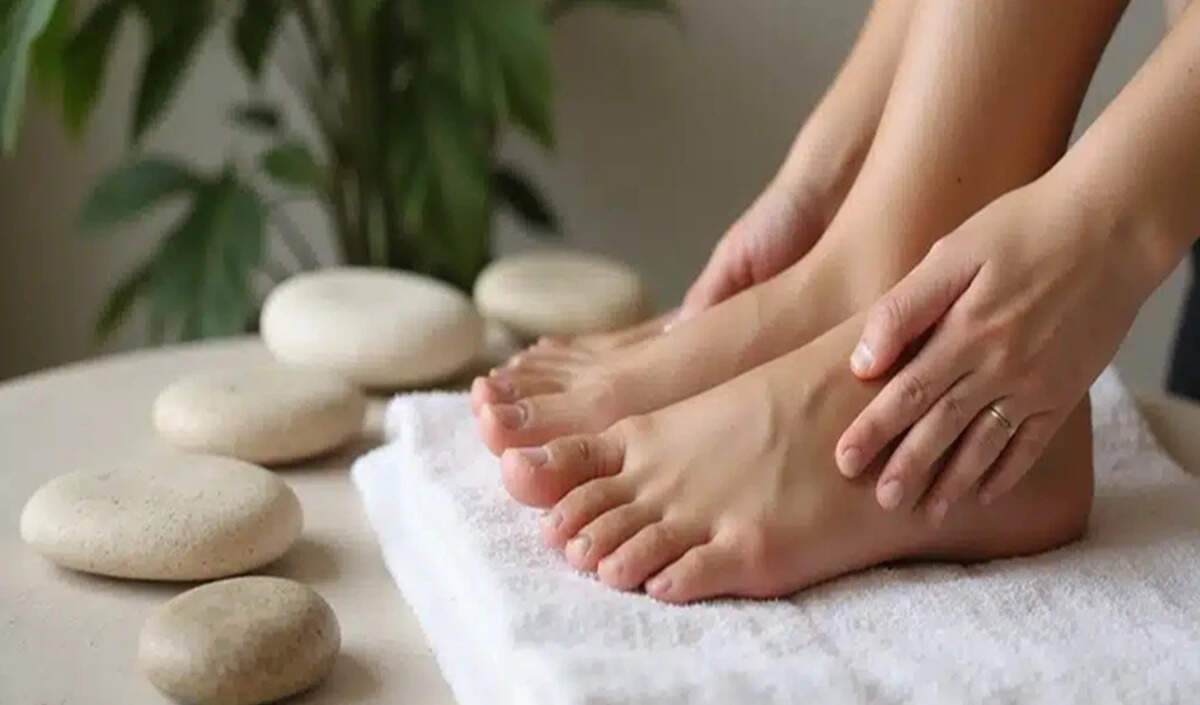 सर्दियों में पैरों की देखभाल के लिए आवश्यक टिप्स