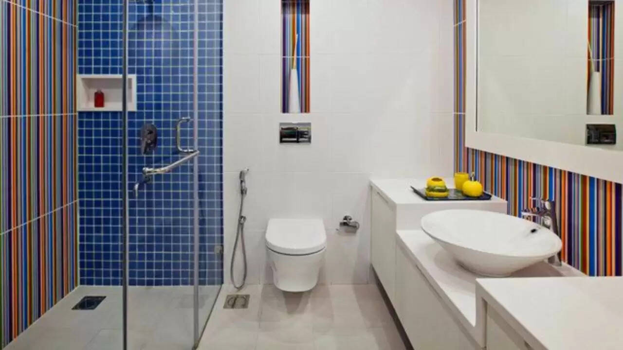 बाथरूम में न रखें ये चीजें, वरना होगी नकारात्मक ऊर्जा