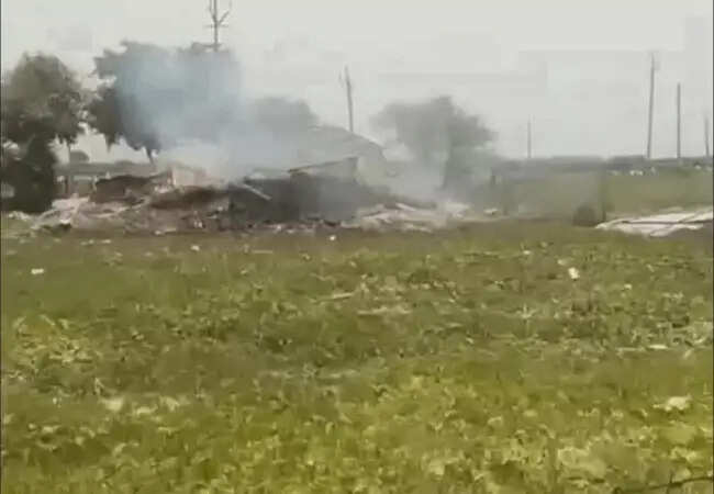 लखनऊ में पटाखा फैक्ट्री में विस्फोट, एक महिला की मौत और एक गंभीर घायल