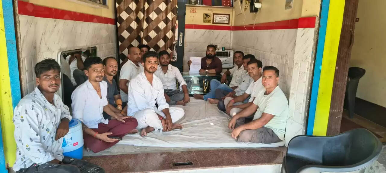 खनुआ बाजार में ज्वेलरी दुकान में चोरी, पुलिस की निष्क्रियता पर व्यापारियों का आक्रोश