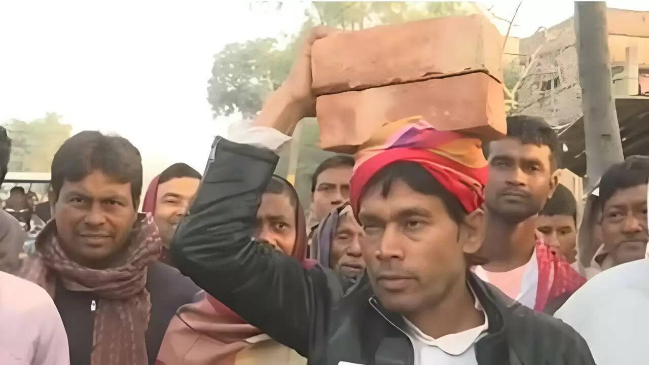 बेलडांगा में बाबरी मस्जिद शैली की मस्जिद का शिलान्यास कार्यक्रम