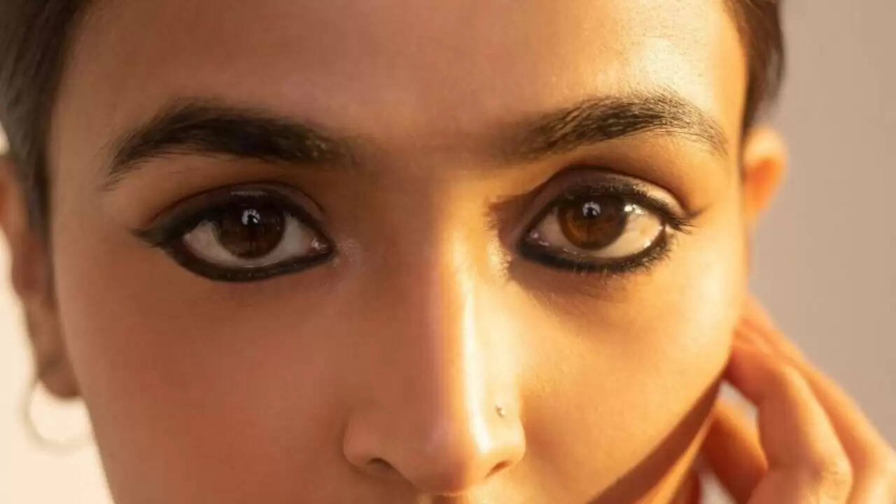 काजल लगाने के लिए बेहतरीन टिप्स: स्मज-फ्री लुक पाने के आसान तरीके