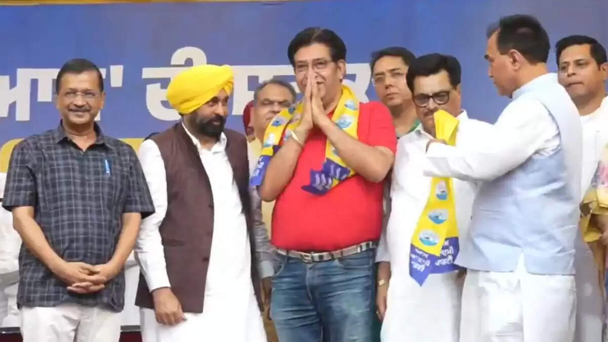 लुधियाना कांग्रेस को झटका, सुनील कपूर आम आदमी पार्टी में शामिल