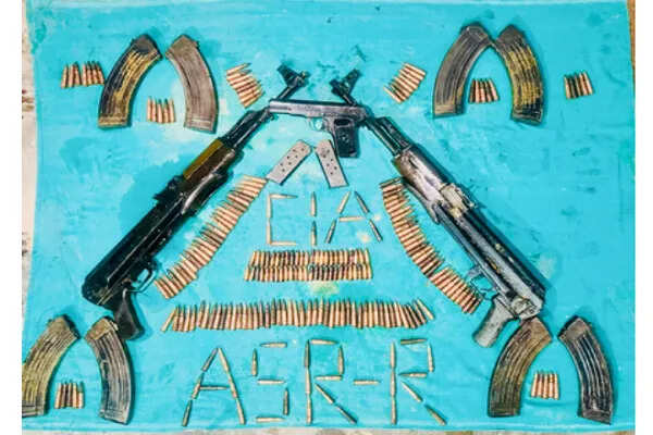 पंजाब पुलिस ने सीमा के पास हथियारों का जखीरा बरामद किया