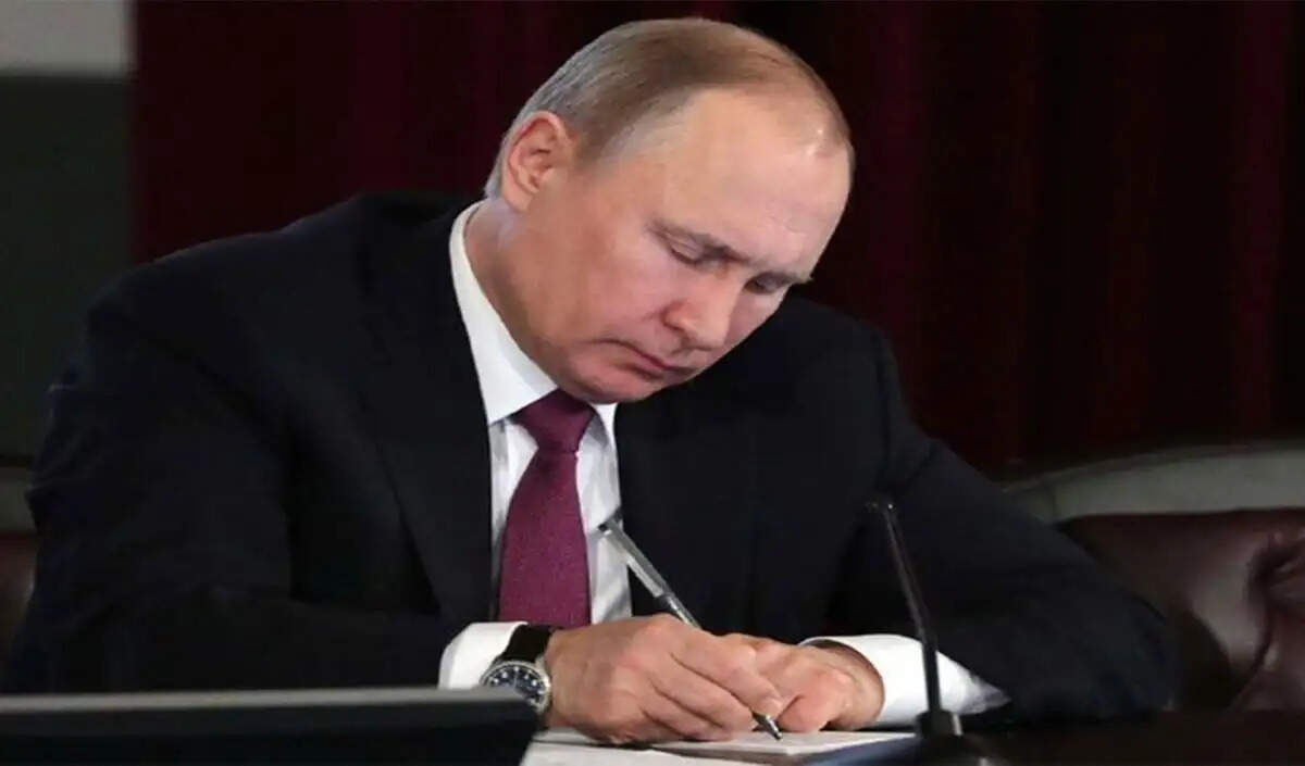 रूस ने अमेरिका के साथ शांति समझौते के लिए ईरान के यूरेनियम को स्वीकार करने की पेशकश की