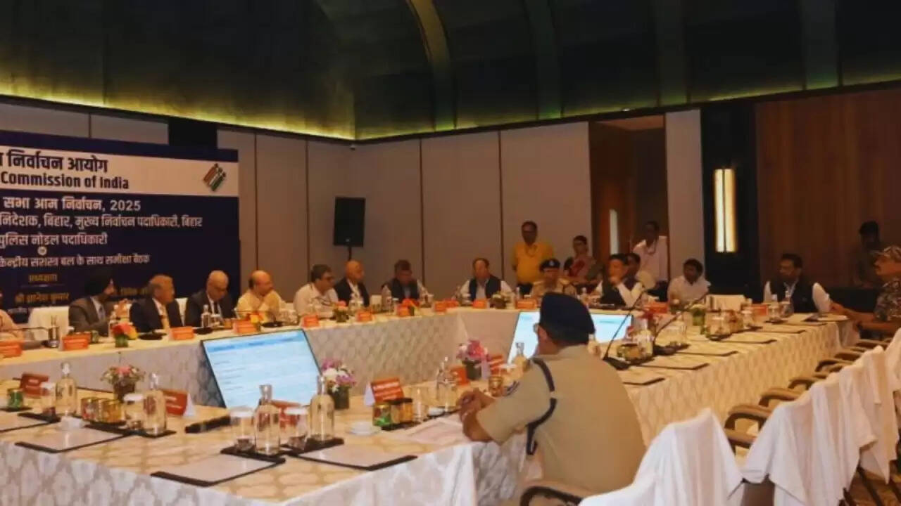 बिहार विधानसभा चुनाव 2025: चुनाव आयोग की तैयारी और राजनीतिक दलों की बैठकें