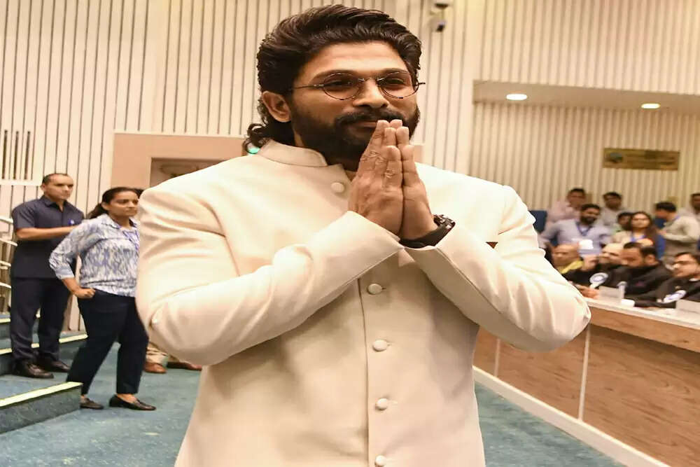 फिल्म सितारों ने नए साल पर फैंस को दी शुभकामनाएं