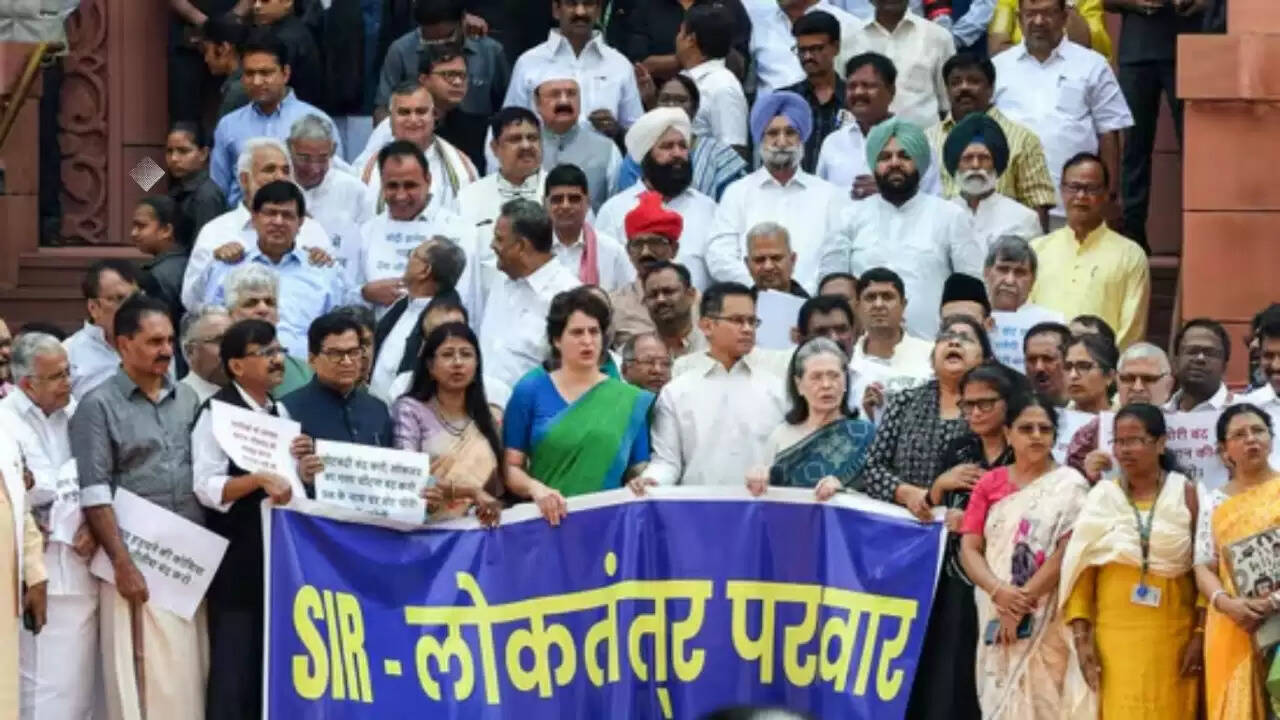 BJP का विपक्ष पर हमला: वर्तनी की गलती को लेकर उठी बहस
