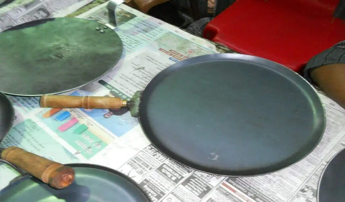 नॉन-स्टिक तवे की सफाई में आम गलतियाँ और उनके प्रभाव