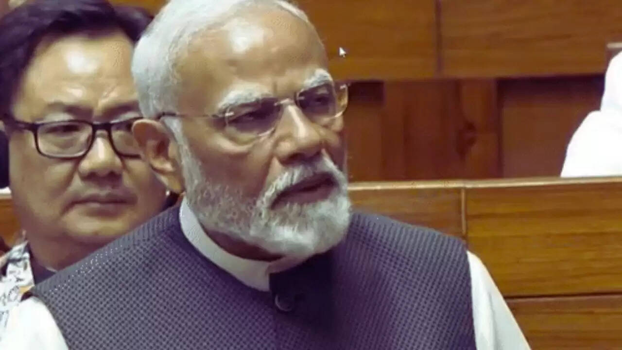संसद में हंगामे के बीच PM मोदी का संबोधन टला, क्या बिना जवाब के पारित होगा धन्यवाद प्रस्ताव?
