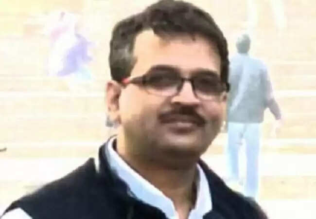 मुरादाबाद के अभियंता का कुर्सी से मोह: ट्रांसफर के बावजूद नहीं छोड़ी कुर्सी