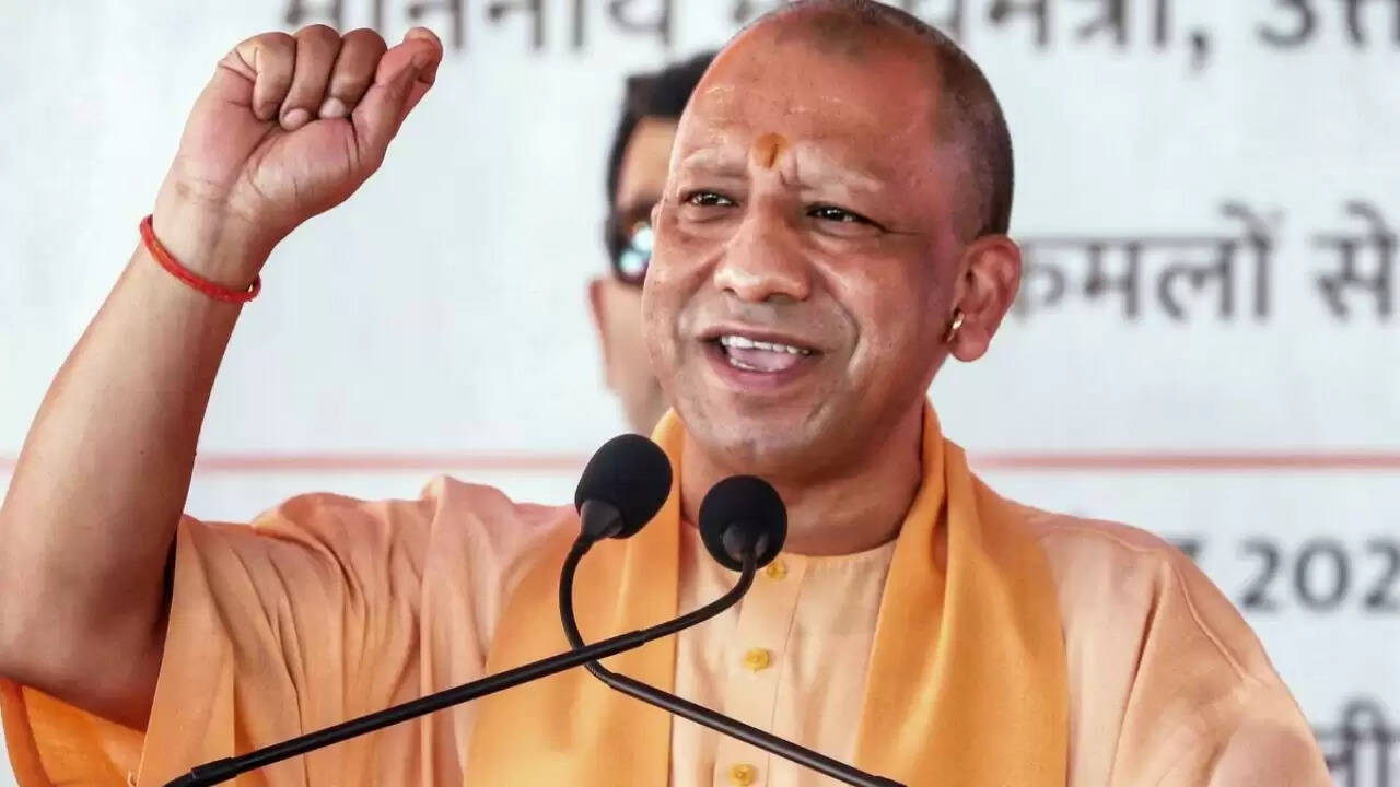 मुख्यमंत्री योगी आदित्यनाथ का बड़ा कदम: 2 लाख परिवारों को मिलेंगे एक-एक लाख रुपये