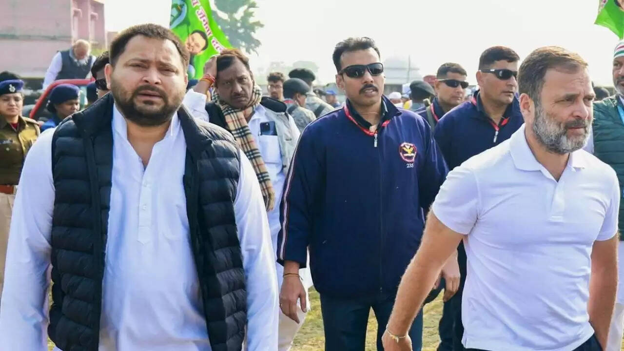 बिहार में राहुल गांधी का चुनाव आयोग के खिलाफ प्रदर्शन