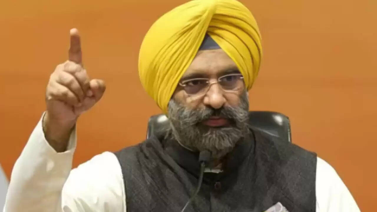 दिल्ली में मंत्री मनजिंदर सिंह सिरसा पर फायरिंग की अफवाह: सच्चाई क्या है?