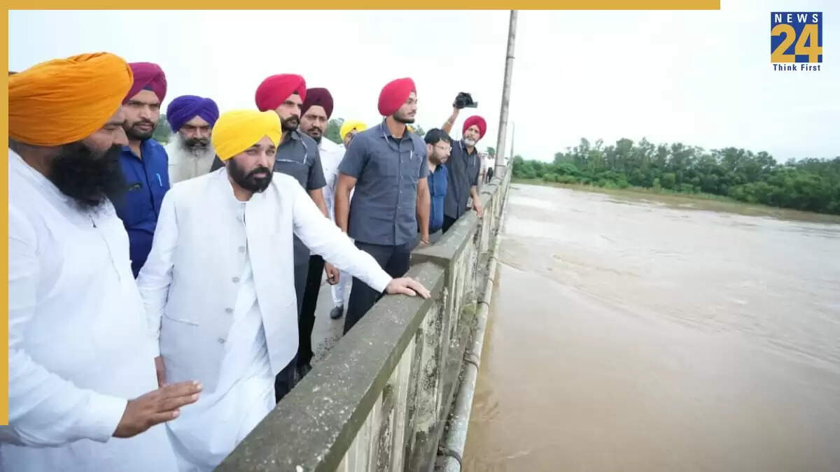 पंजाब में बाढ़ प्रभावित क्षेत्रों का दौरा करते हुए सीएम भगवंत मान ने दी राहत का आश्वासन