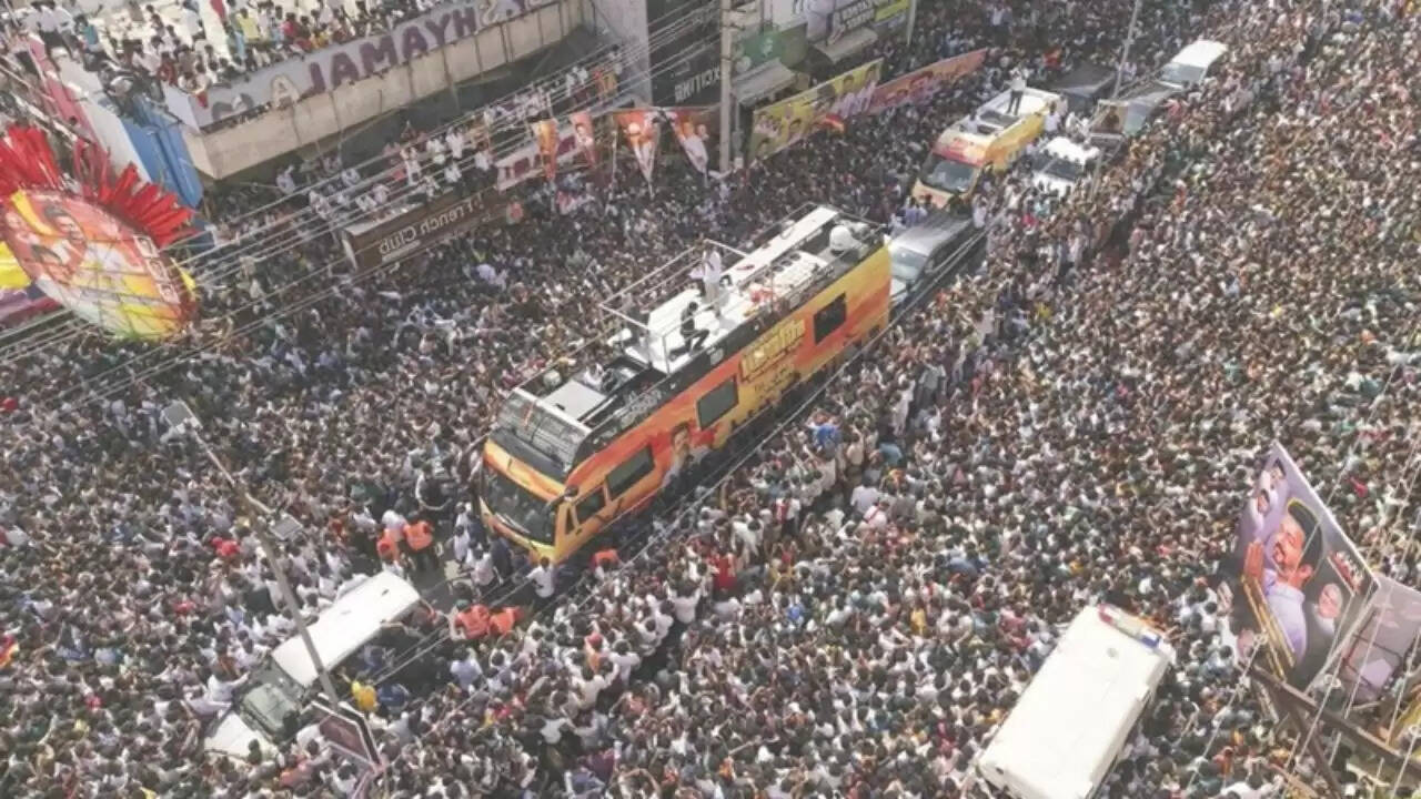 तमिलनाडु में विजय की रैली में भगदड़: 31 लोगों की मौत, कई घायल