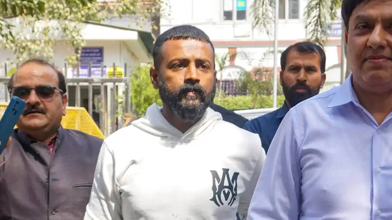 दिल्ली की अदालत ने ठग सुकेश चंद्रशेखर को मनी लॉन्ड्रिंग मामले में जमानत दी