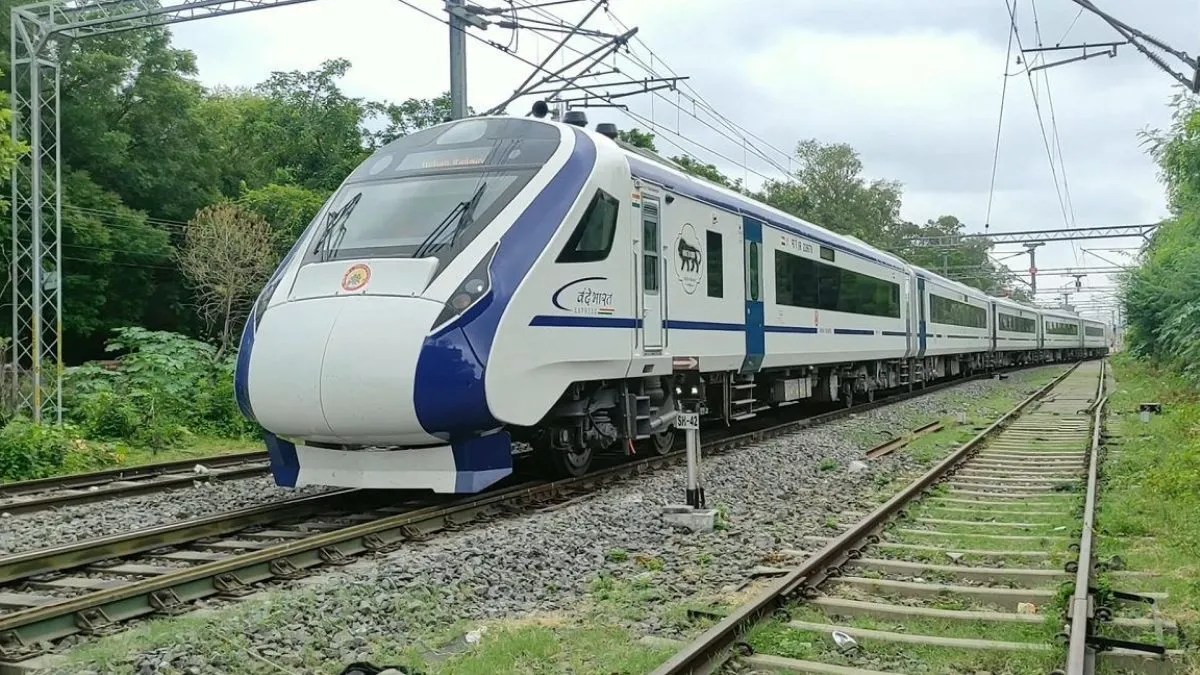 वंदे भारत ट्रेन की बढ़ती लोकप्रियता और नई सेवाओं की संभावना