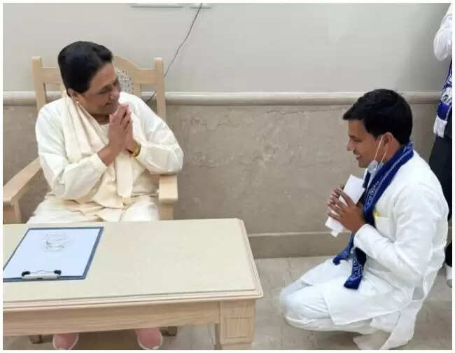 बसपा विधायक सतीश यादव की मायावती से मुलाकात पर उठे सवाल