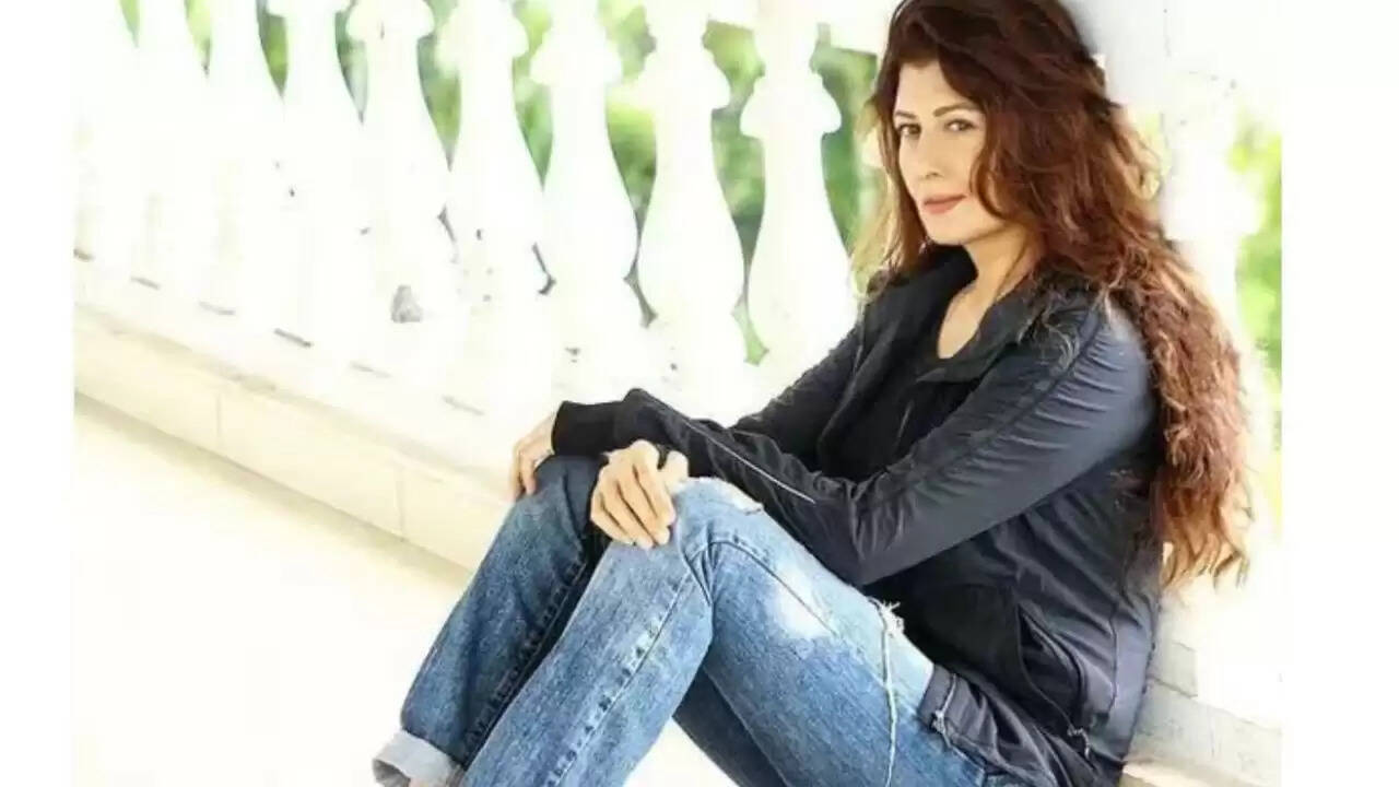 संगीता बिजलानी के फार्महाउस में चोरी की घटना से हड़कंप