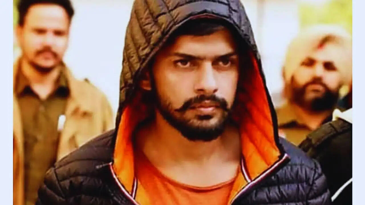 दिल्ली में लॉरेंस बिश्नोई के वकील पर फायरिंग: क्या है इस हमले की सच्चाई?