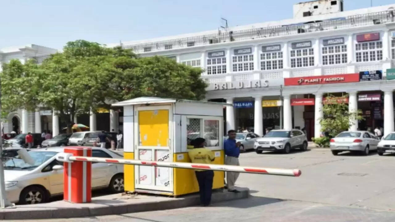 दिल्ली में पार्किंग शुल्क में वृद्धि, प्रदूषण नियंत्रण के लिए नया कदम