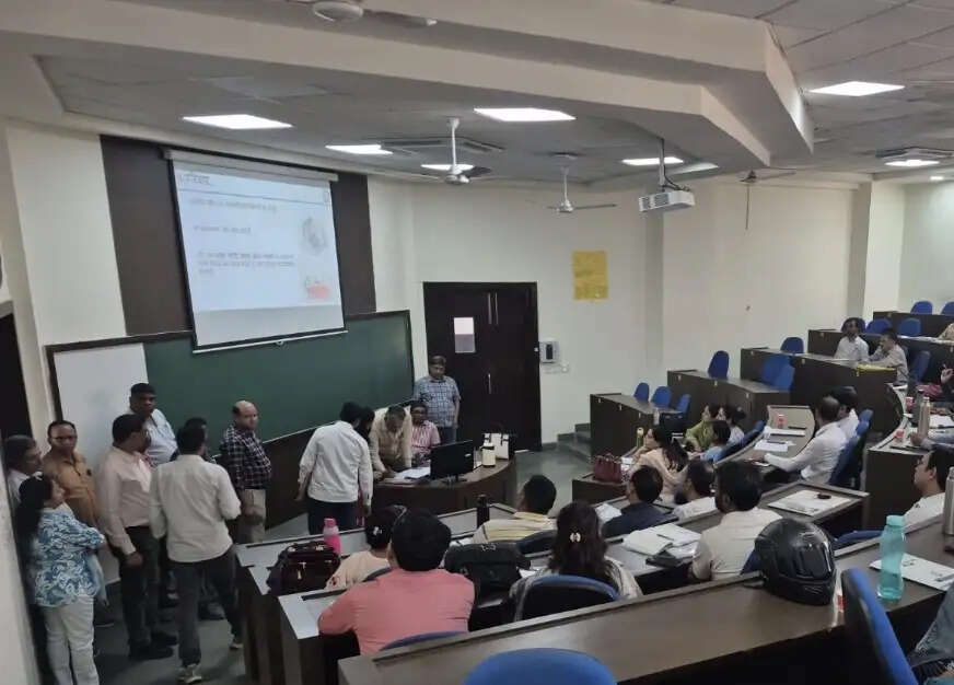 गाजियाबाद में जनगणना 2027 की तैयारी: अनुपस्थित कर्मचारियों पर कार्रवाई