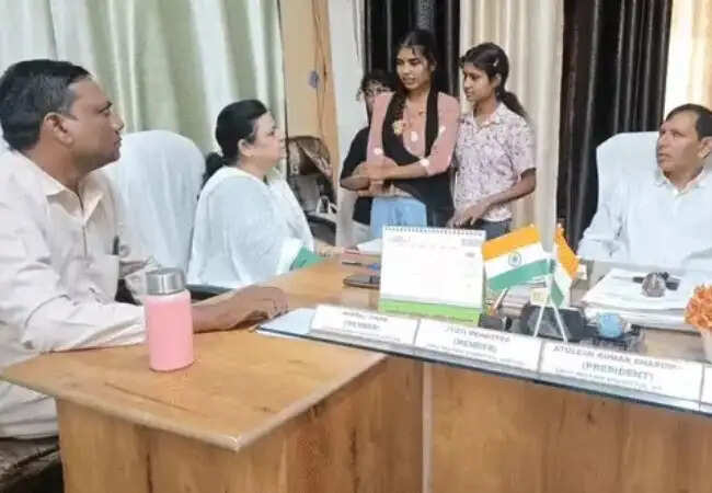 अमरोहा में तीन बहनों की शादी का मामला निकला प्रैंक, CWC ने दी सफाई