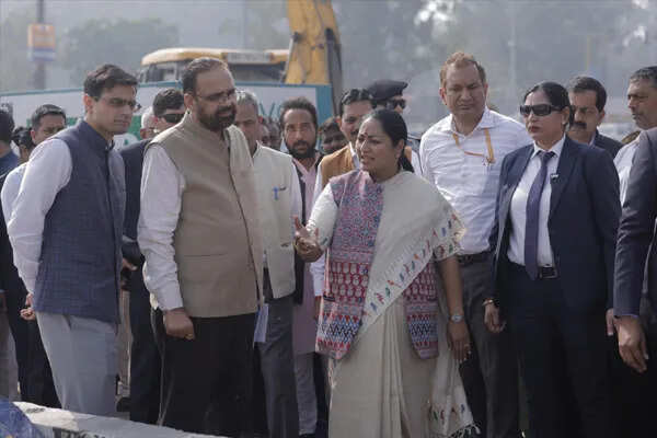 मुख्यमंत्री रेखा गुप्ता ने शालीमार बाग में विकास परियोजनाओं का उद्घाटन किया