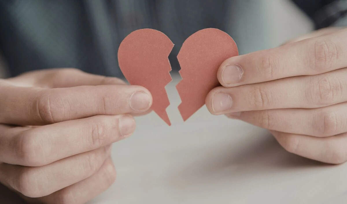 ब्रेकअप के बाद खुद को ठीक करने के 12 प्रभावी तरीके